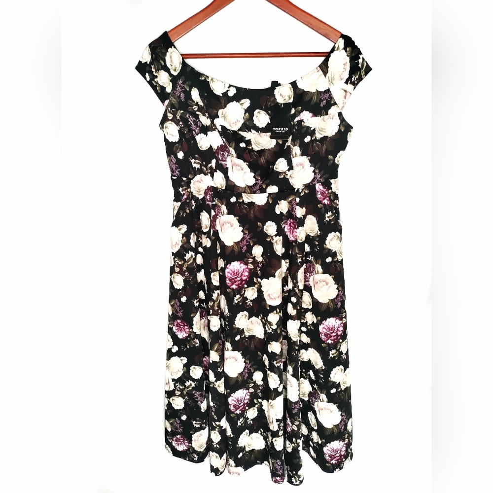 NWT Torrid Floral Empire Dress Plus Size 0